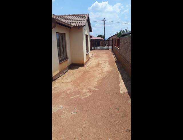 3 BEDROOM HOUSE FOR SALE IN SOSHANGUVE VV